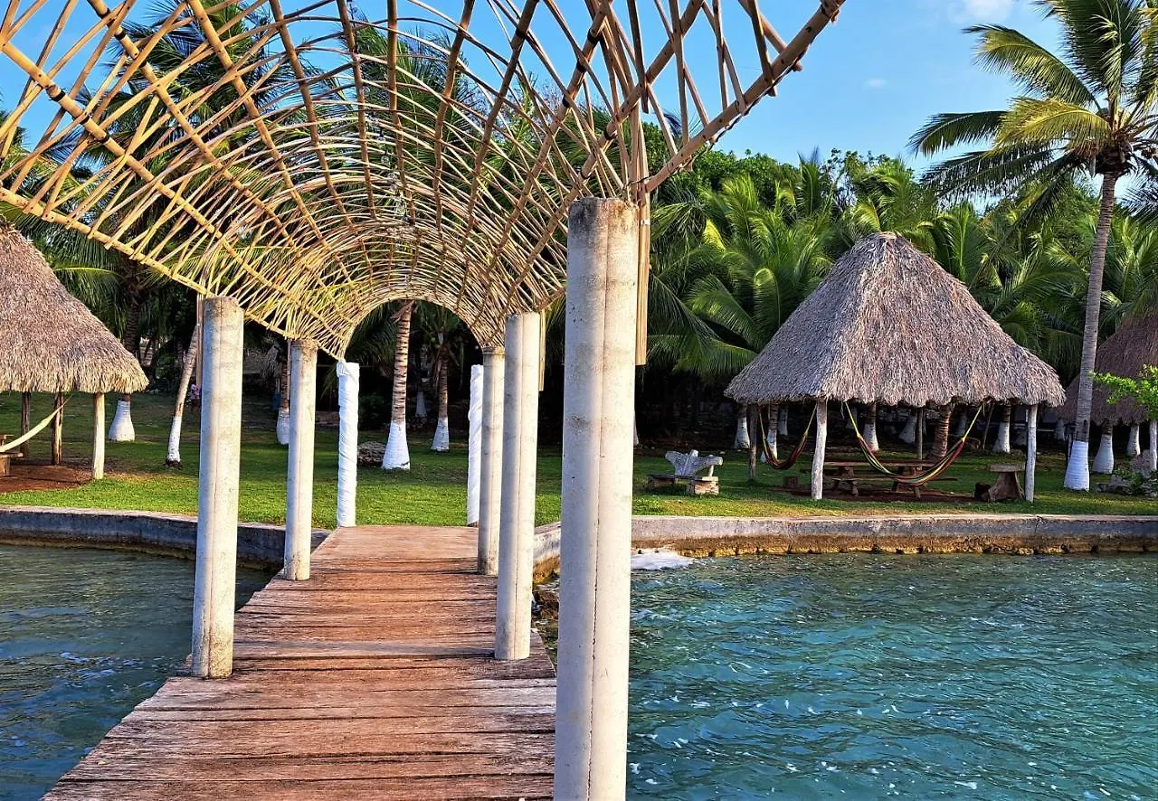Cayuco Maya Cenote Azul Hotel